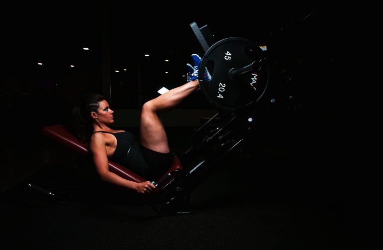 girl-leg-press-sport